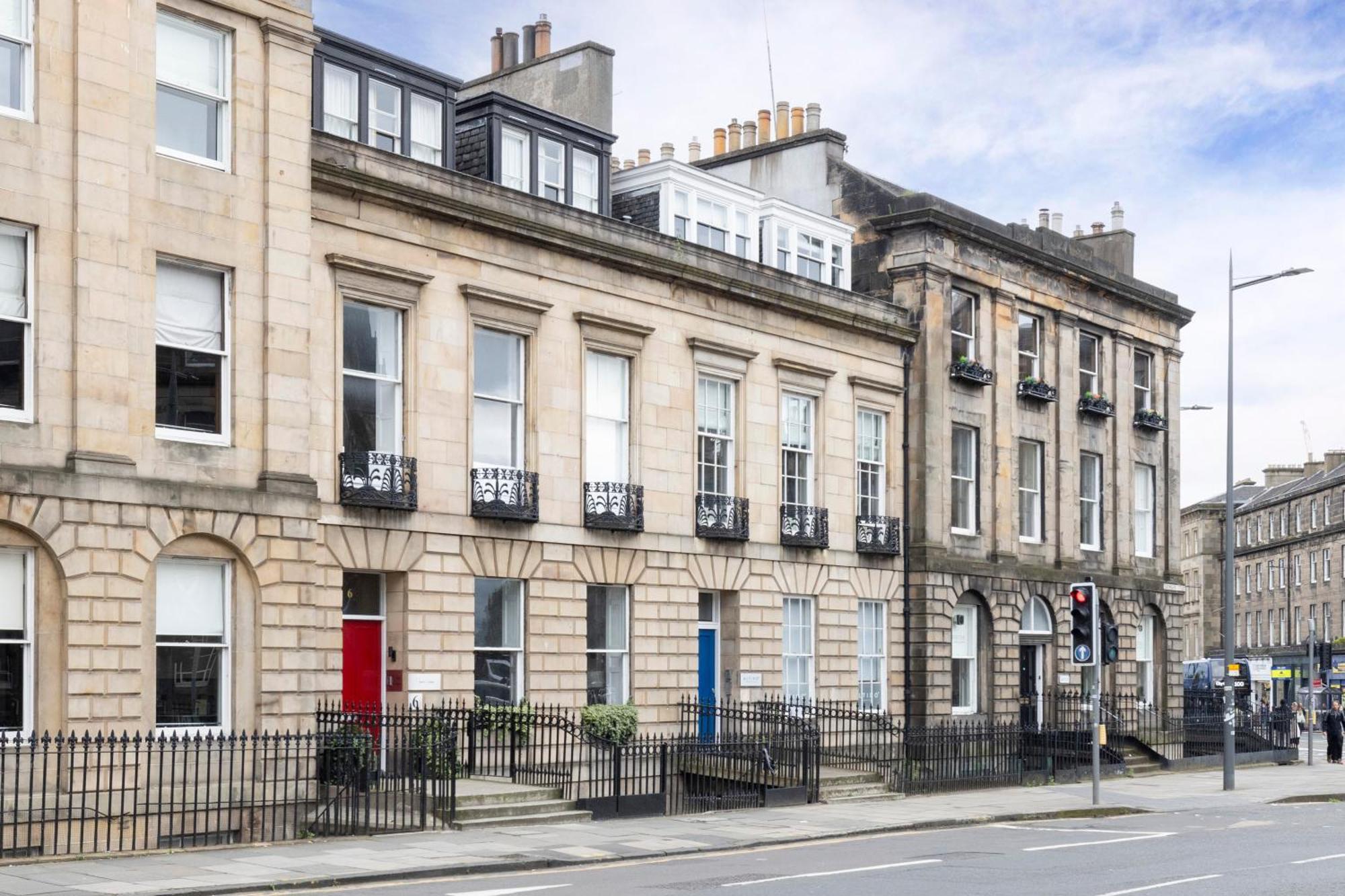 Joivy Spacious 2br Apt, Moments From West End Appartement