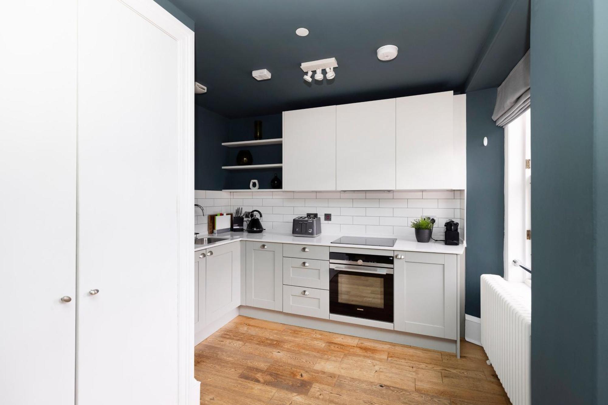 Joivy Spacious 2br Apt, Moments From West End Appartement *